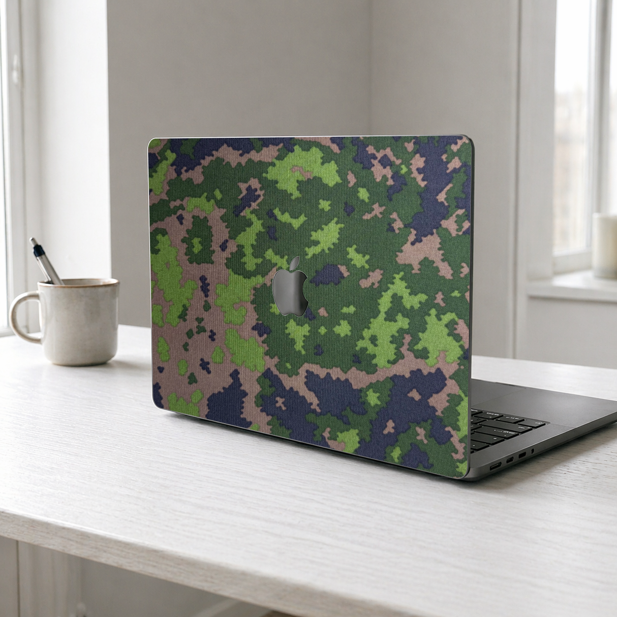 KANSI - MacBook -kansisuoja aidoista materiaaleista