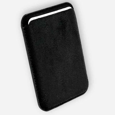 Lastu  Lastu MagSafe-lisäosan musta puukorttikotelo iPhone 17 Pro -suojakuorelle, yksi kortti näkyvissä vaalealla taustalla