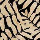 RATIA -kuosi: Lastu puhelinkuoret, musta tausta ja vaalea koivukuviointi, kestävä puinen rakenne, luonnollinen tekstuuri.