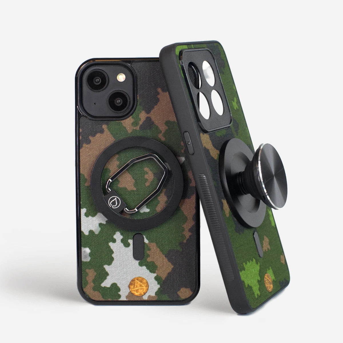 Suomalainen M05 armeijan kamouflage MagSafe-kotelo: Kestävä, luontoystävällinen ja monipuolinen puhelinkotelo ulkoilmaihmisille. Sisältää vaihdettavat moduulit. Yhteensopiva iPhone, OnePlus, Samsung, Google Pixel ja Xiaomi -puhelimille.