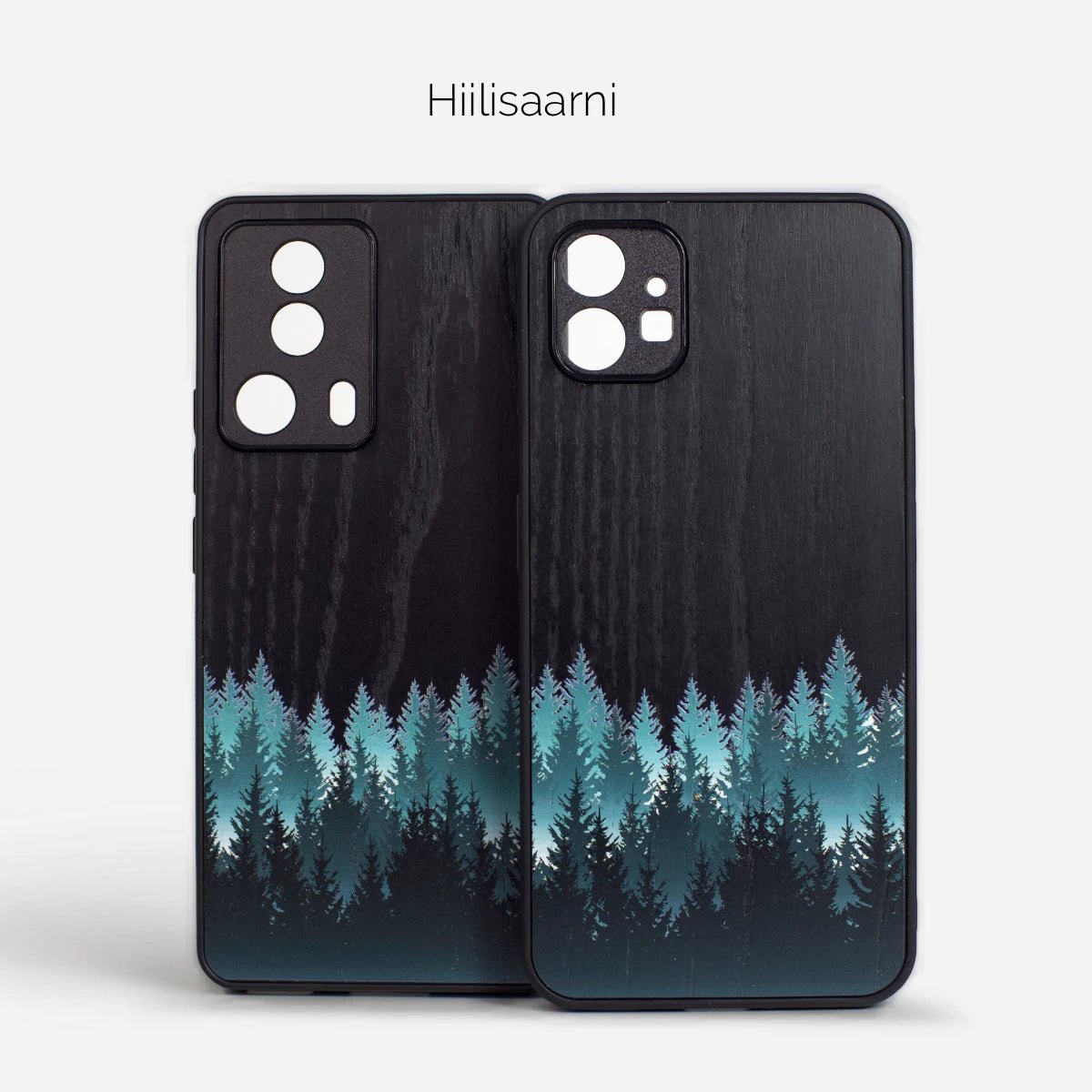 Pohjoismainen metsämaisema puhelinkotelo iPhone, Samsung, OnePlus ja Google Pixel -puhelimille. Tumma tausta turkoosilla kuusimetsäkuviolla. Kestävä puinen suojakuori magneettisella toiminnolla. Valmistettu Suomessa. Lastu