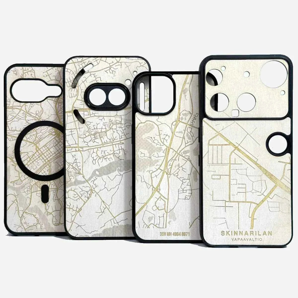 Lastu  Neljä Lastu KARTTA -puhelimen puukoteloa iPhone 17 Pro-, Galaxy S26-, OnePlus 15- ja Pixel 10 -malleille vierekkäin.