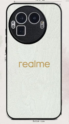 Realme-logo – kaiverrus valikoimasta puisessa puhelimen kuoressa