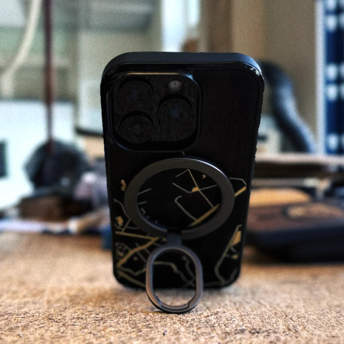 KRIP 2.0 - MagSafe sormipidike ja teline - (Ennakkotilaus)
