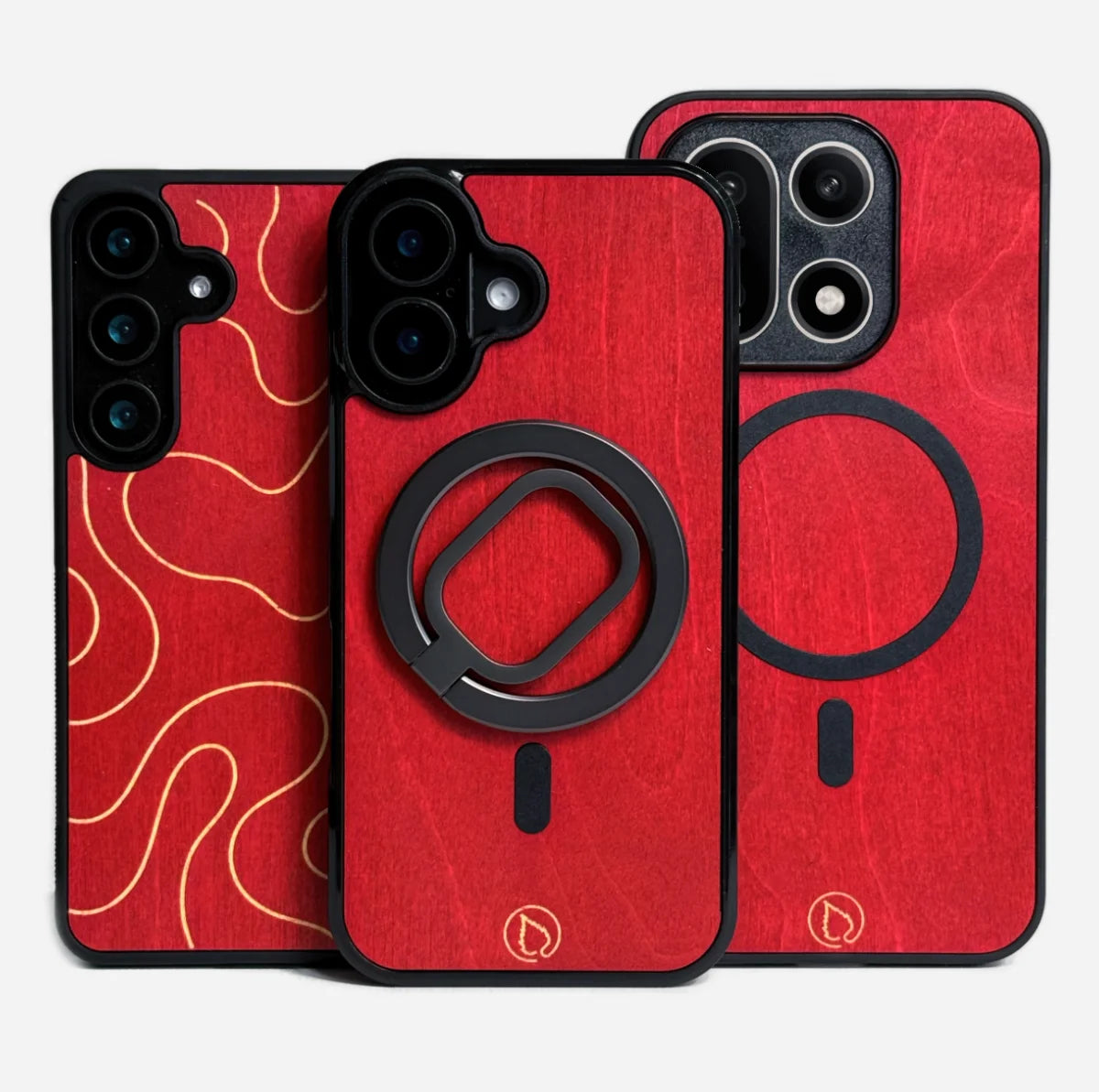 Lastu  Lastu RUSKA:n puiset puhelinkotelot tummanpunaisesta koivusta, iPhone 17 Pro ja Galaxy S26, kultaisilla ja mustilla yksityiskohdilla